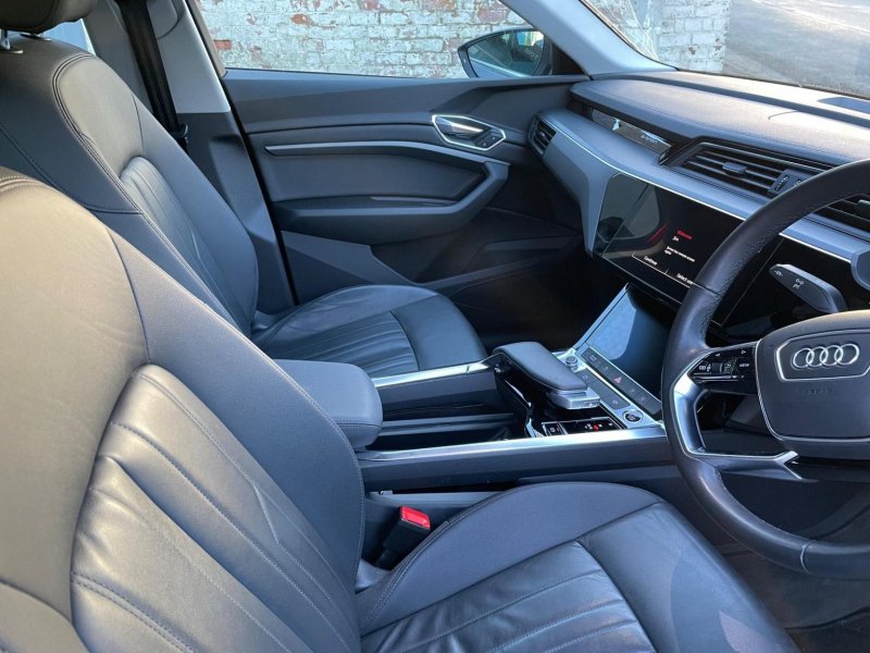 AUDI E-TRON
