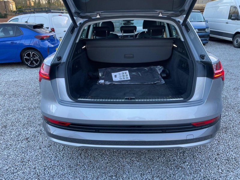 AUDI E-TRON