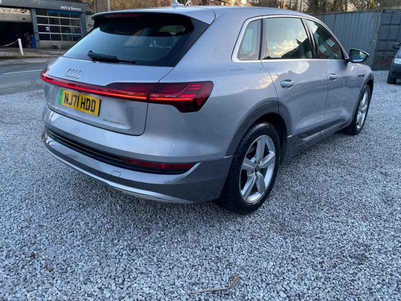 AUDI E-TRON
