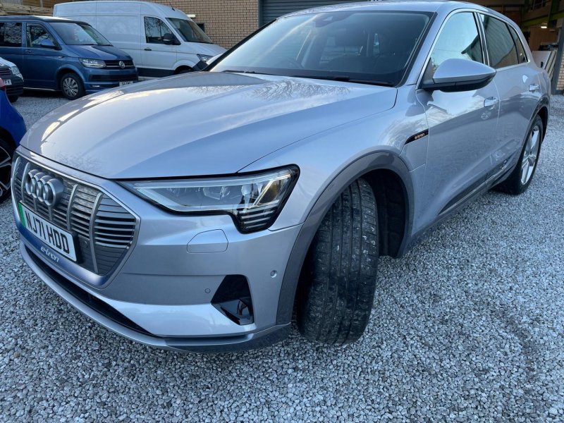 AUDI E-TRON
