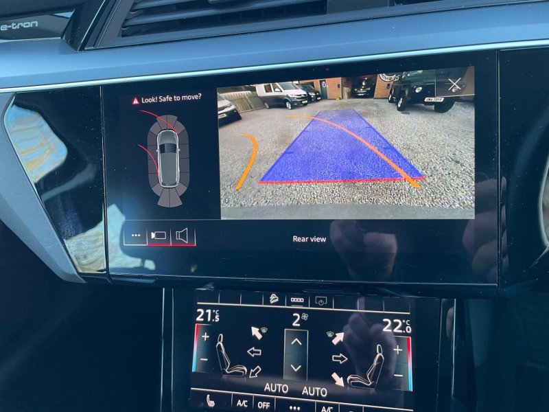 AUDI E-TRON