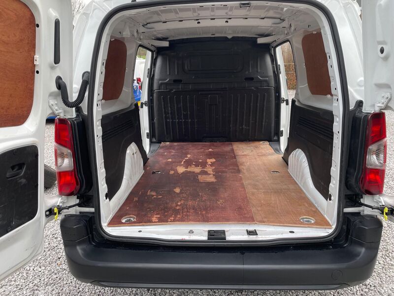 View VAUXHALL COMBO 1.5 Turbo D 2300 Edition L2 H1 Euro 6 4dr