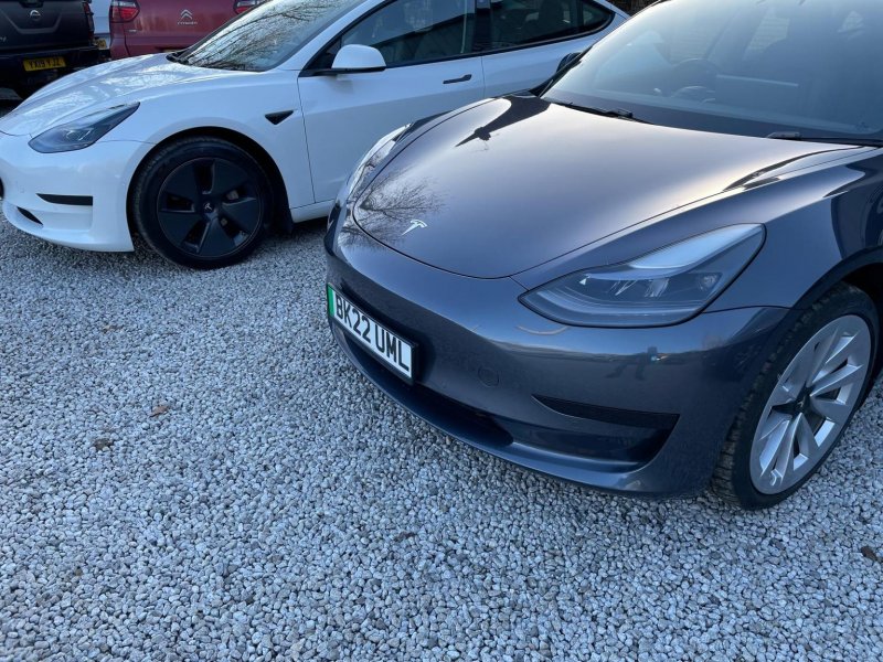 TESLA MODEL 3